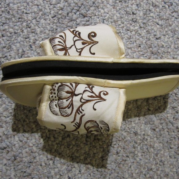 The KoKo Company Slippers - Picture 2 of 11